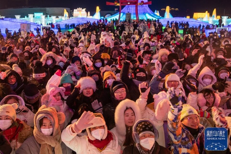 新华全媒+丨镜头里的中国年——年味浓 消费旺